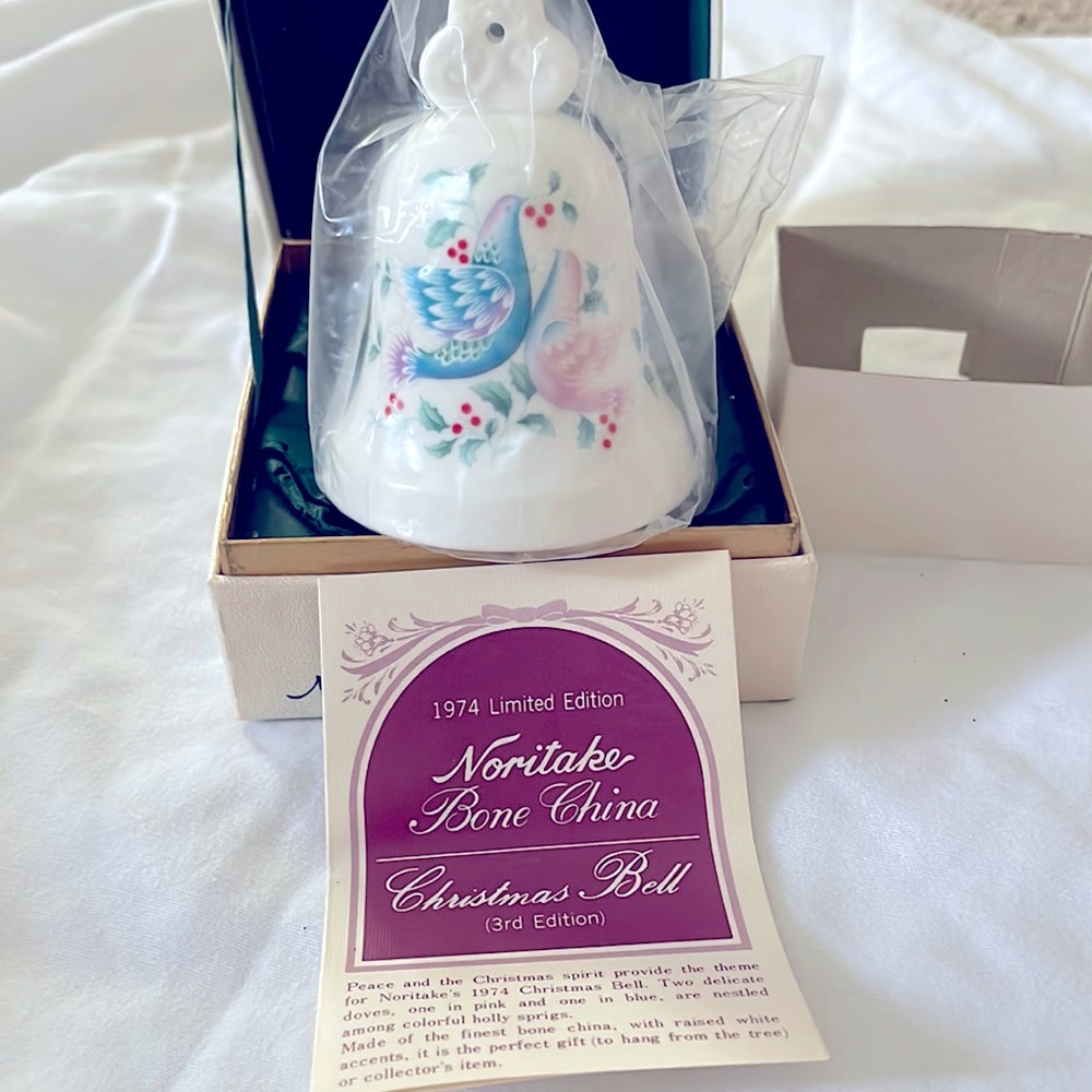 Noritake Limited Edition 1974 Christmas Bell Two Turtle Doves NIB